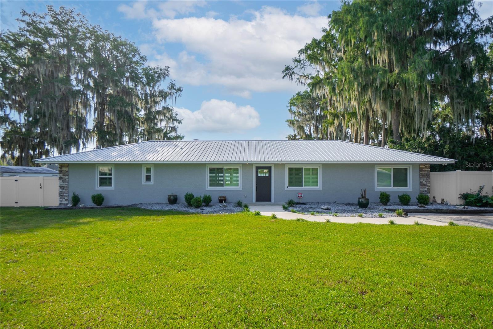 Photo of 221 S HUNTING LODGE DRIVE INVERNESS FL 34453