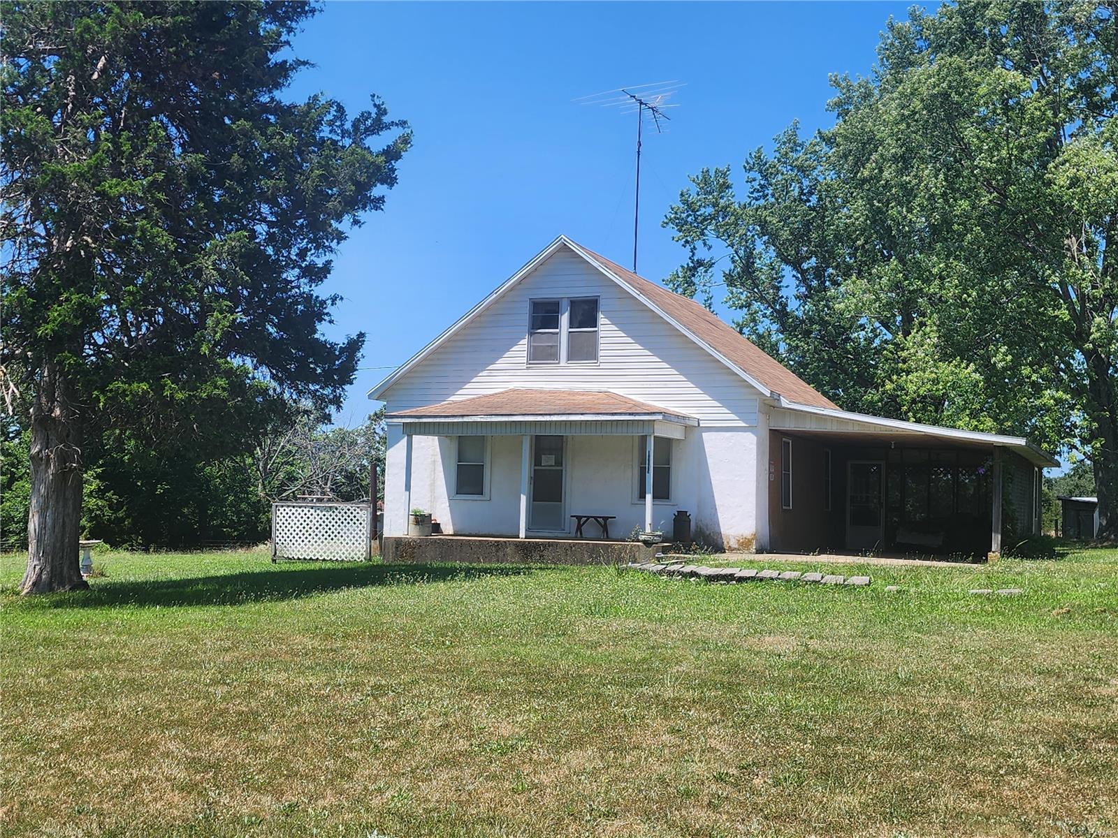 Photo of 16695 Lebanon Road Elk Creek MO 65464