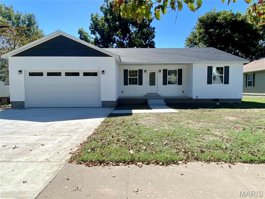 Photo of 317 E Cypress Street Charleston MO 63834