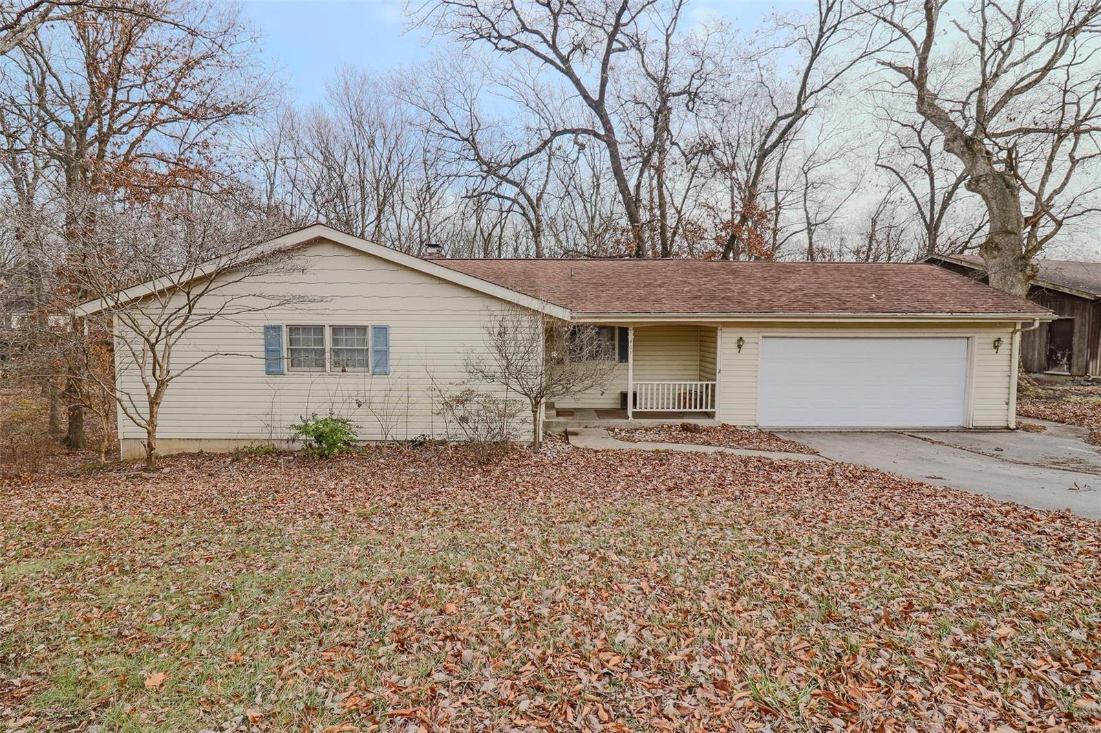 Photo of 401 Oakbrook Drive Carlinville IL 62626