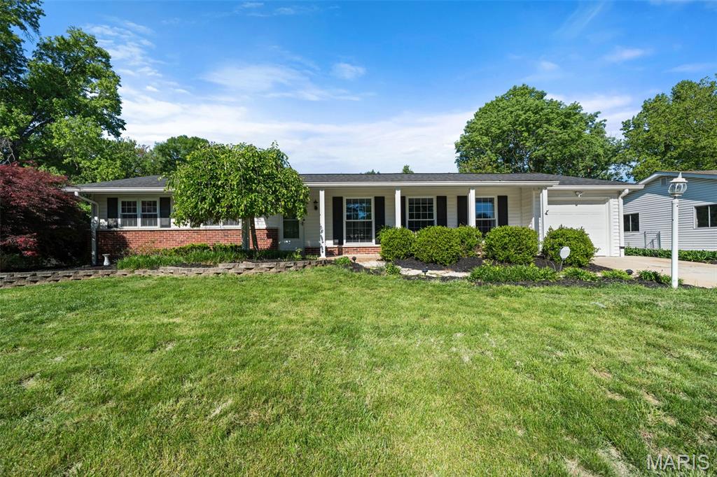 Photo of 12664 Markaire Drive St Louis MO 63146