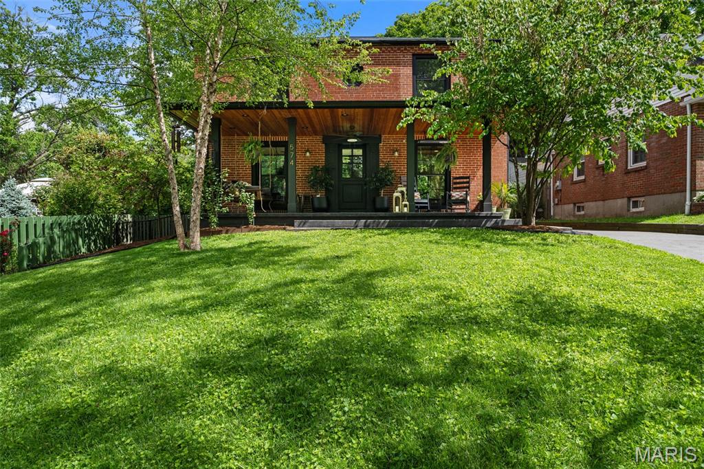 Photo of 574 Hollywood Place Webster Groves MO 63119