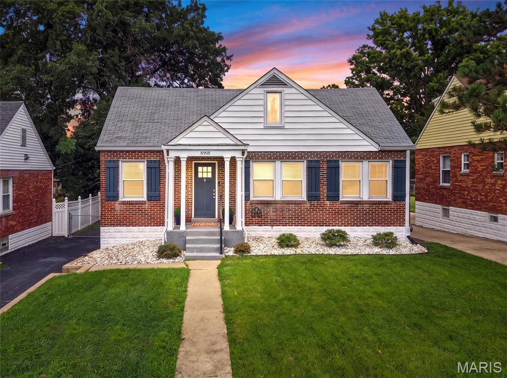 Photo of 8905 Oneida St Louis MO 63114