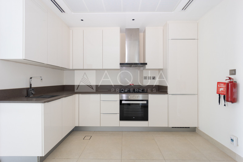 1 Bed  | Mid-Floor | Stylish & Modern