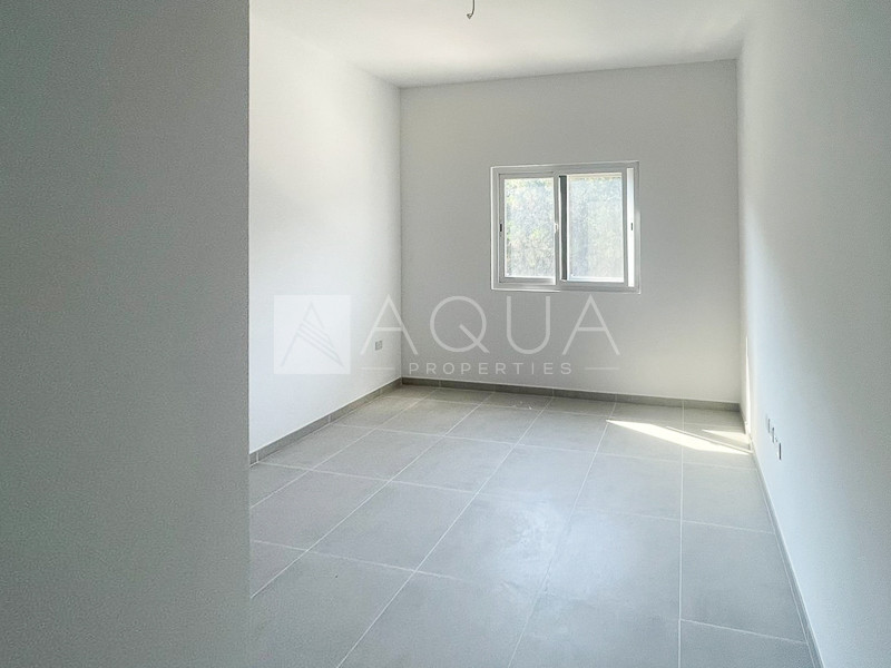  Back to Back | Middle Unit | Vacant    