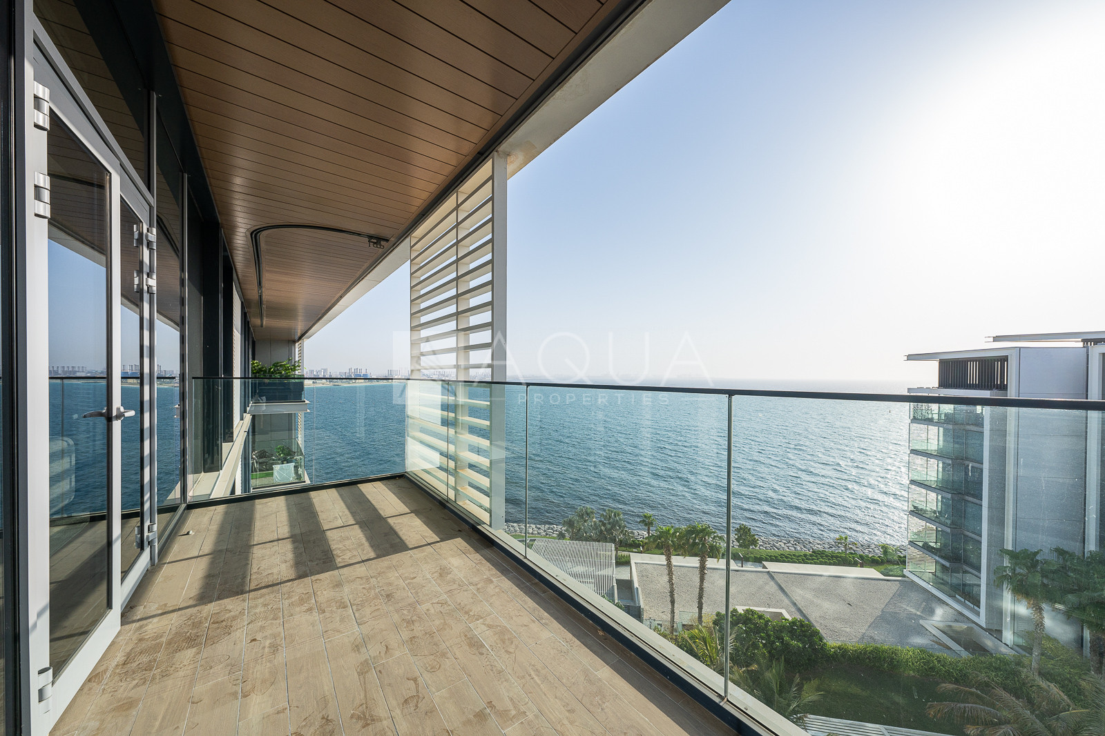 Sale In Apartment Building 2 Dual Sea View New To Market Vacant