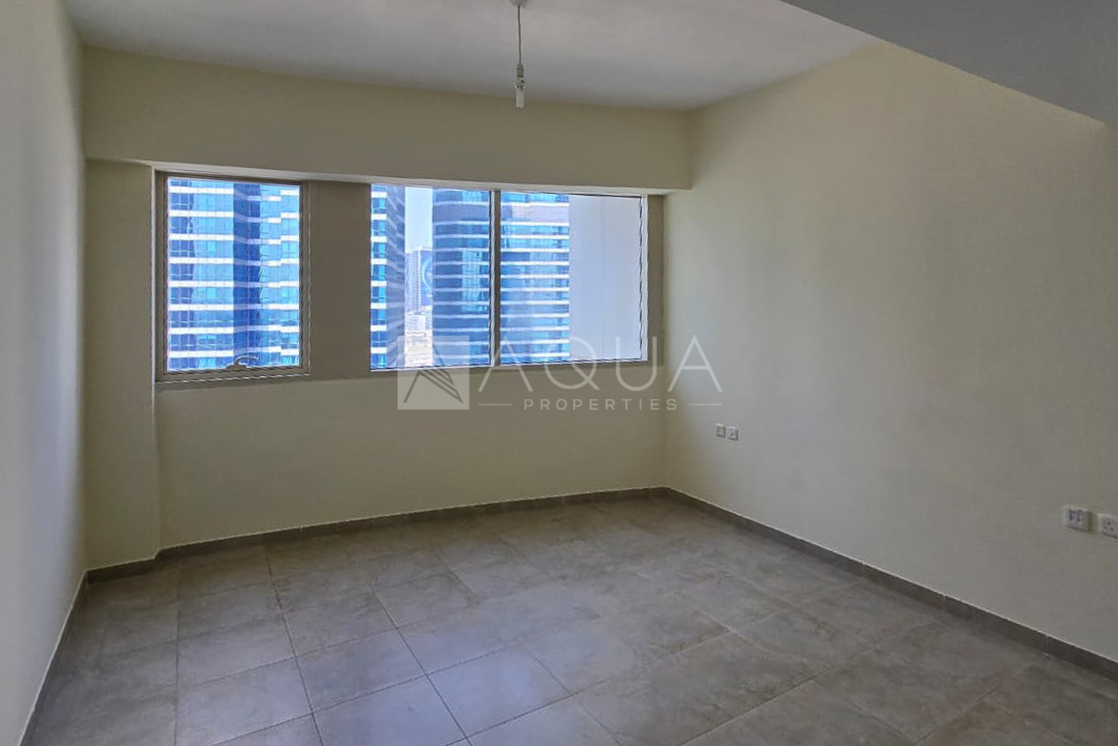 LAKE VIEW l VACANT l PRIME LOCATION | WELL KEPT    