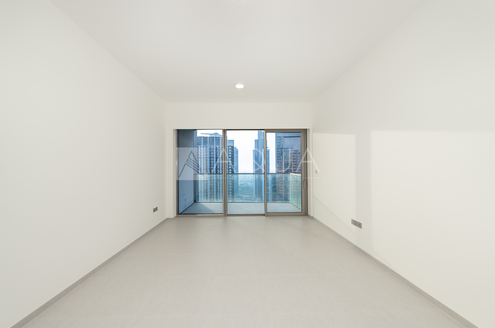 PRIME LOCATION l UNFURNISHED l VACANT   