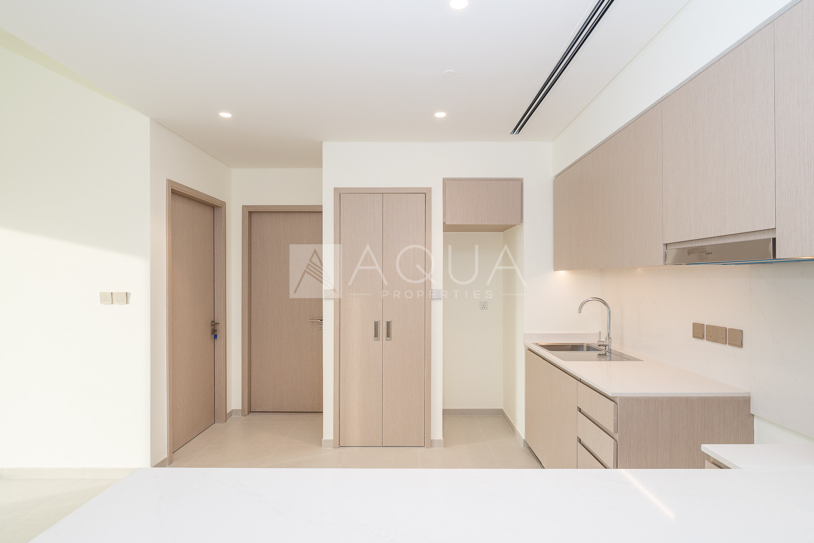 PRIME LOCATION l UNFURNISHED l VACANT   