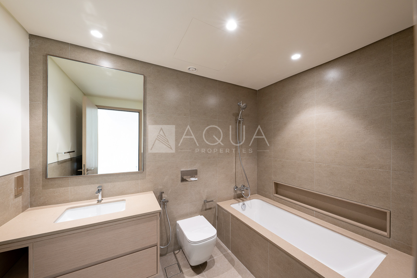 PRIME LOCATION l UNFURNISHED l VACANT   