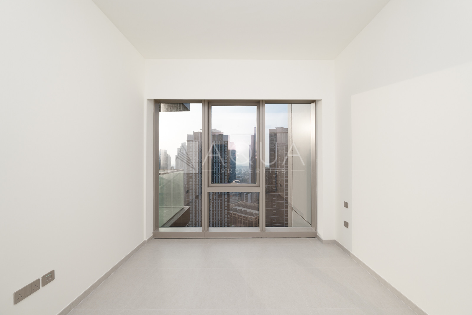 PRIME LOCATION l UNFURNISHED l VACANT   