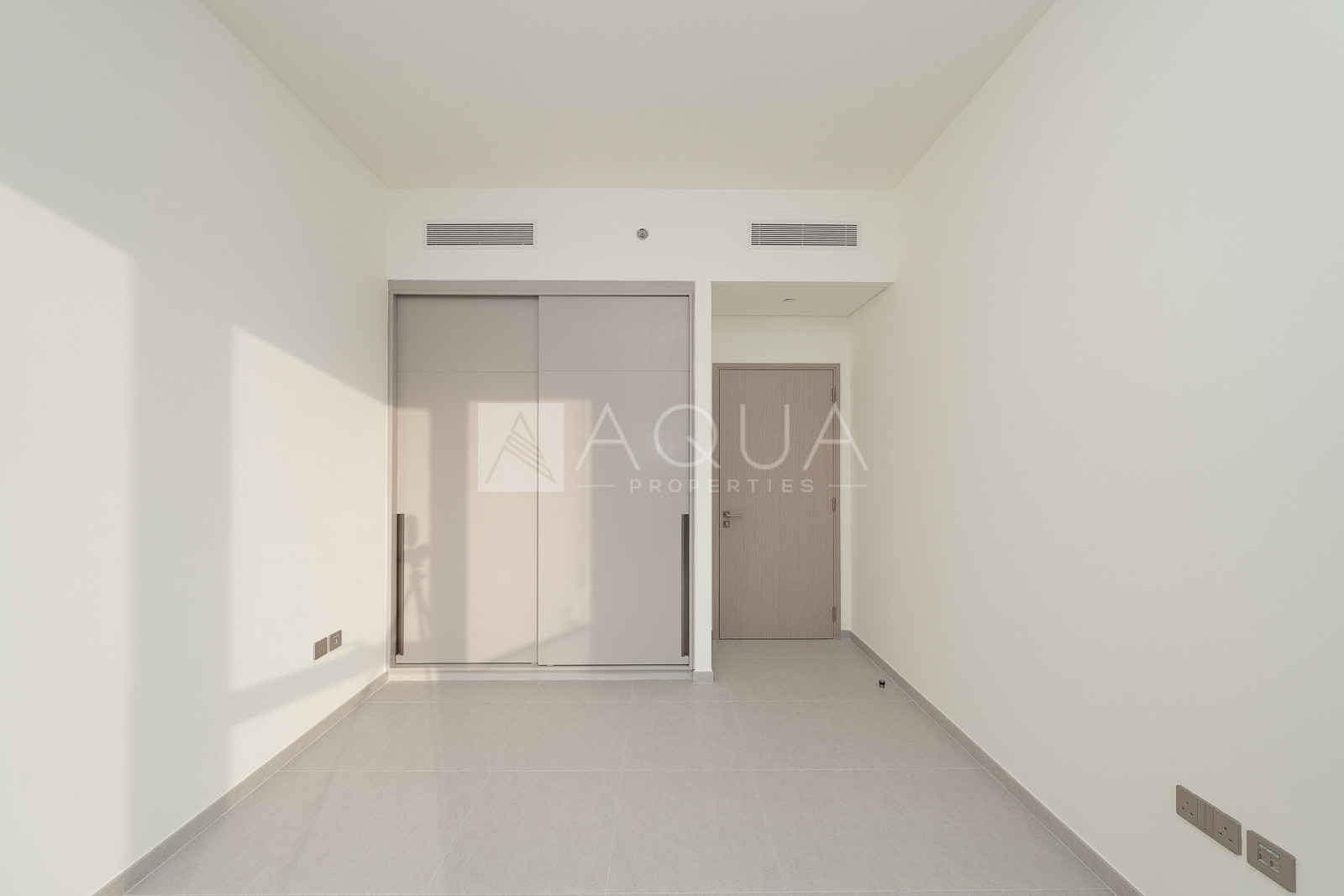 PRIME LOCATION l UNFURNISHED l VACANT   