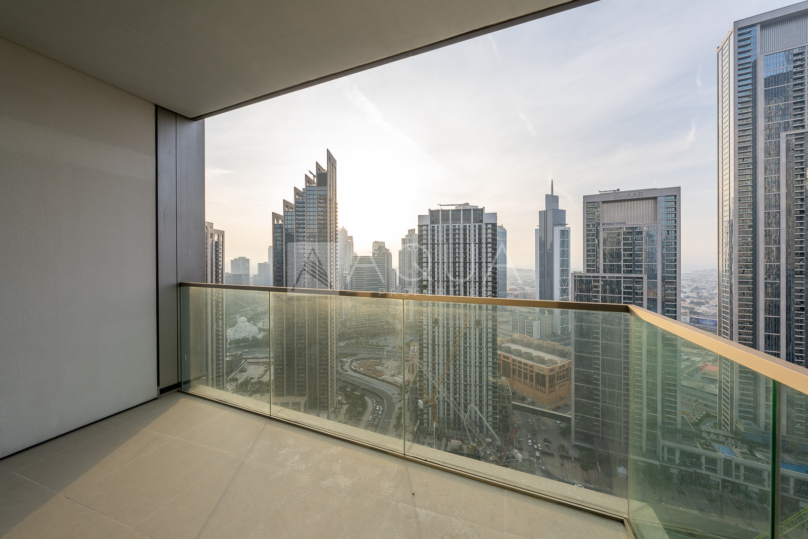 PRIME LOCATION l UNFURNISHED l VACANT   