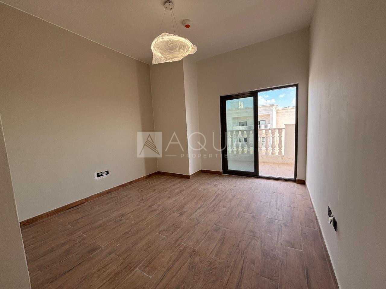 High Floor Unit l Next to Metro l Pool View 