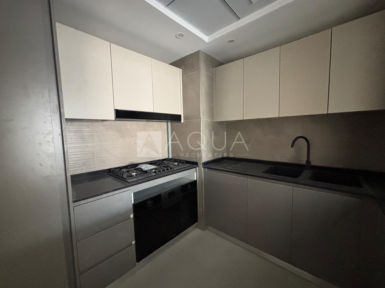 High Floor Unit l Next to Metro l Pool View 