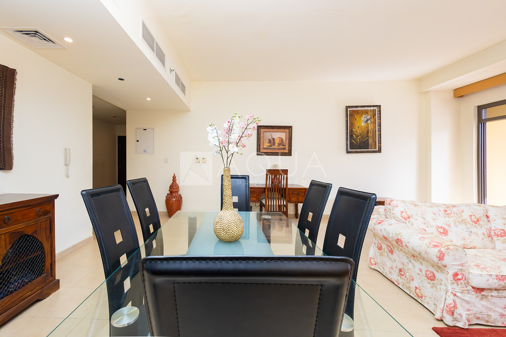 CANAL VIEW | EXCLUSIVE 1 BED | HUGE LAYOUT