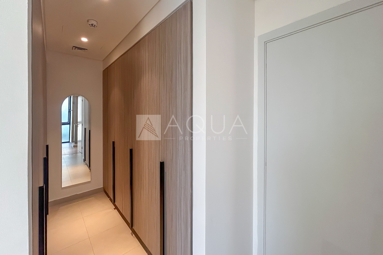 VACANT | LANSCAPED | CORNER UNIT        