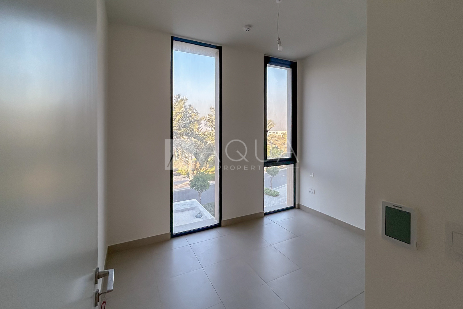 VACANT | LANSCAPED | CORNER UNIT        