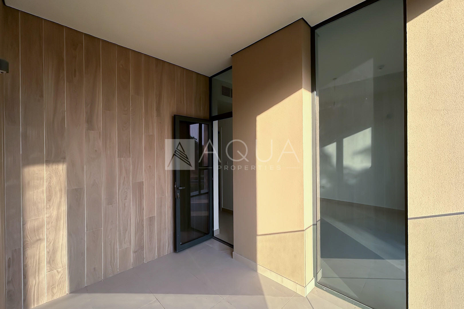 VACANT | LANSCAPED | CORNER UNIT        