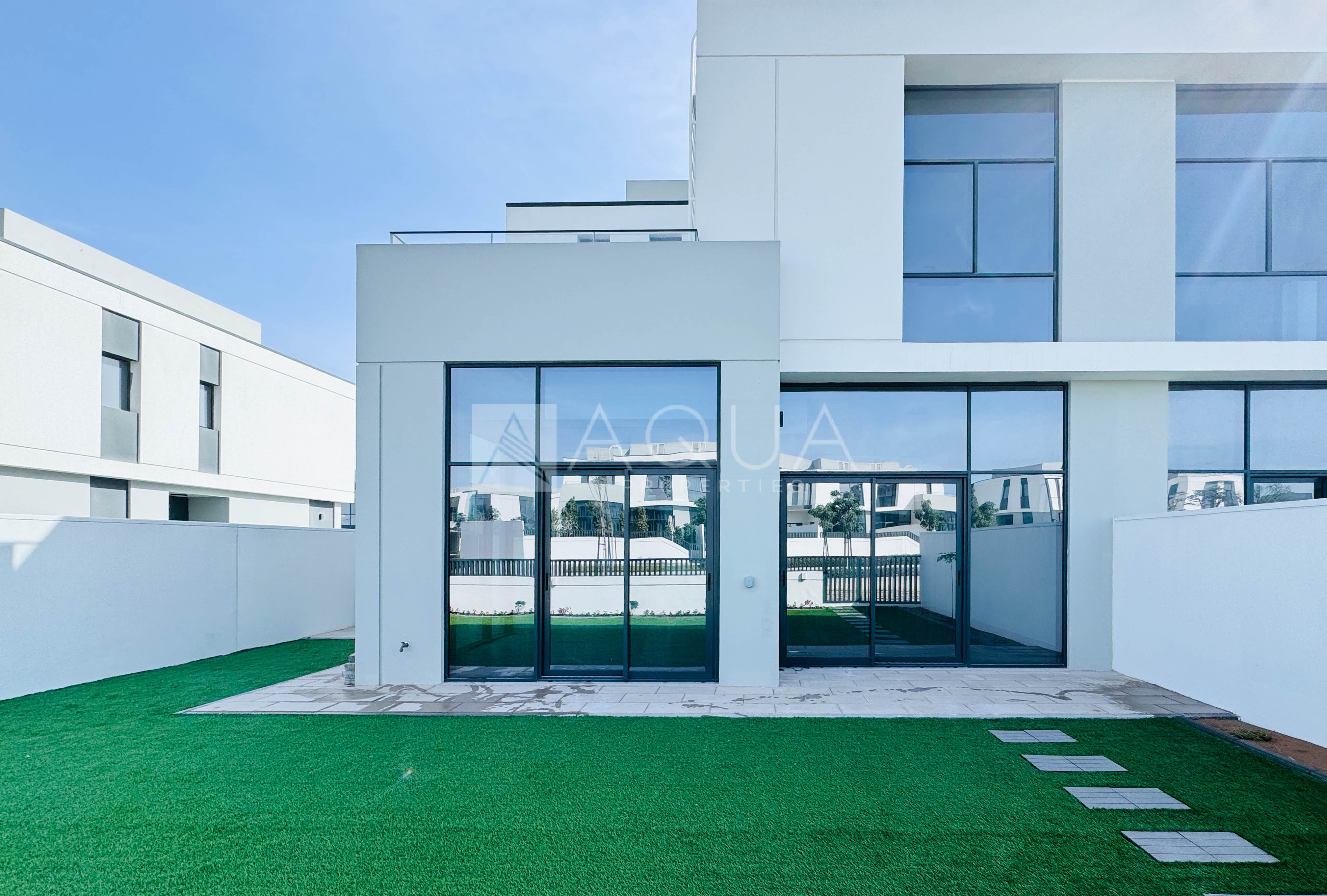 Single Row l Type A l Near Park & Pool    