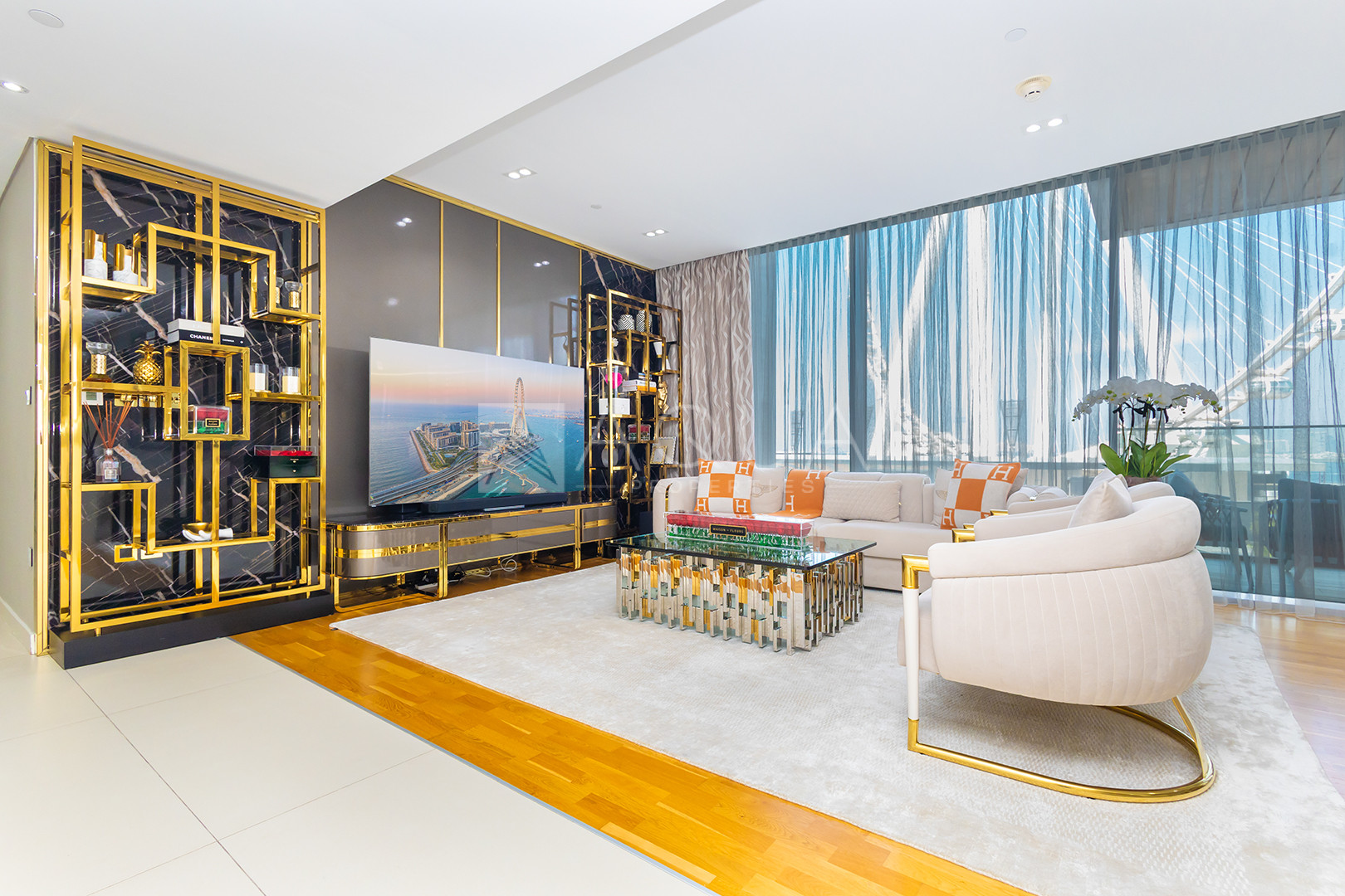 Full Ain view | Vacant | Classic Decor  