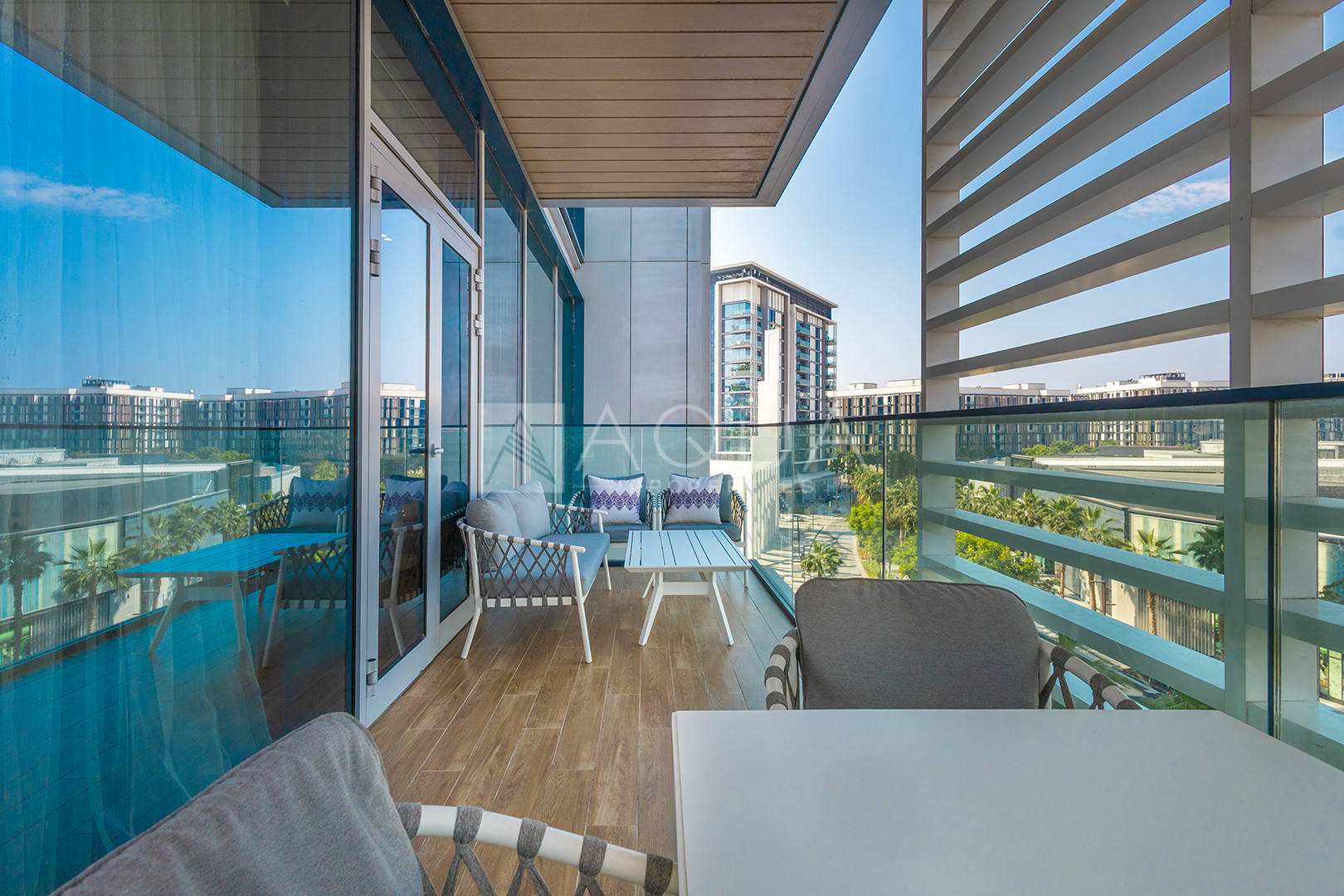 Full Ain view | Vacant | Classic Decor  