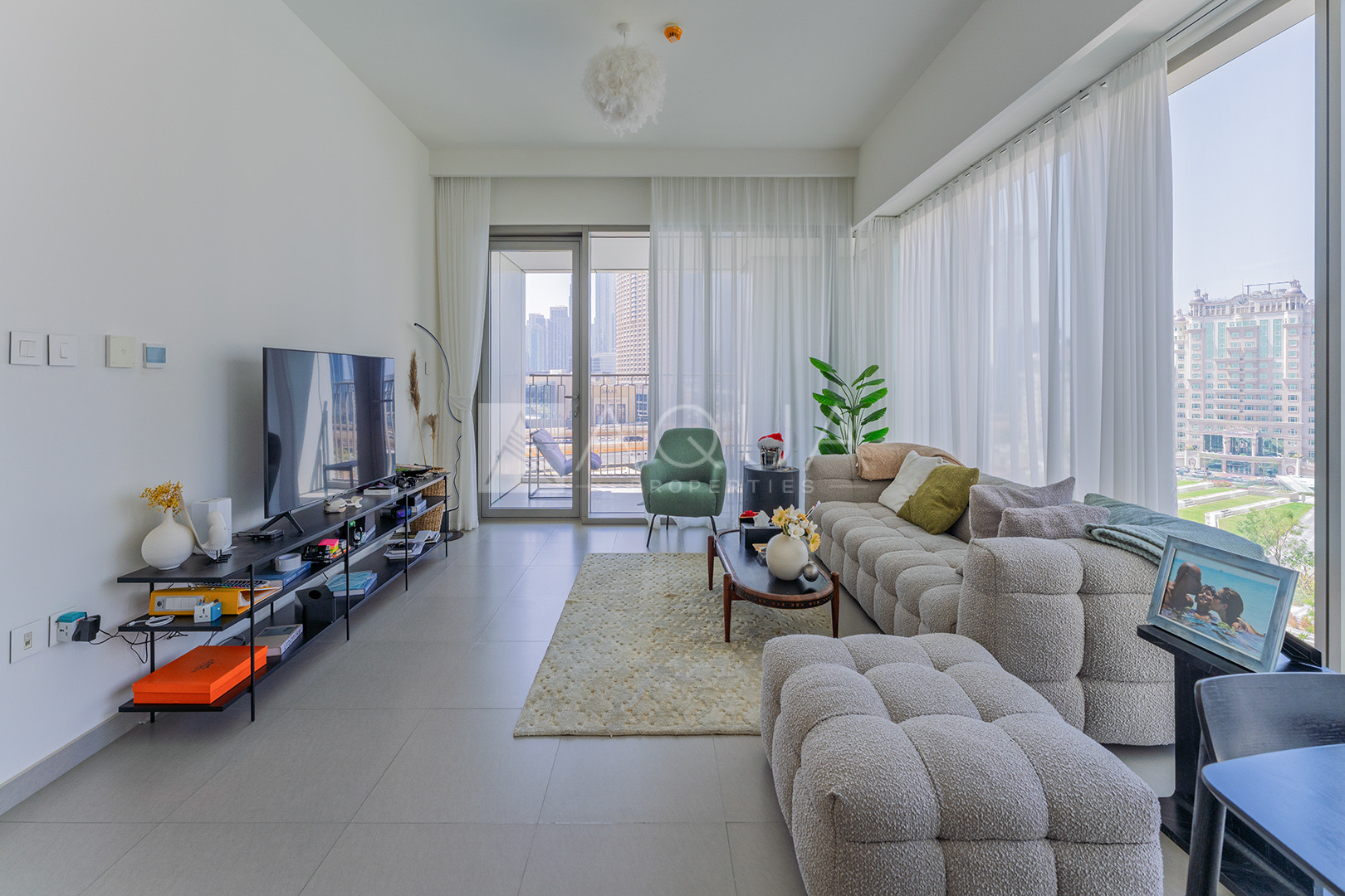 Burj and DIFC Views | Low Floor | 4 Cheques 
