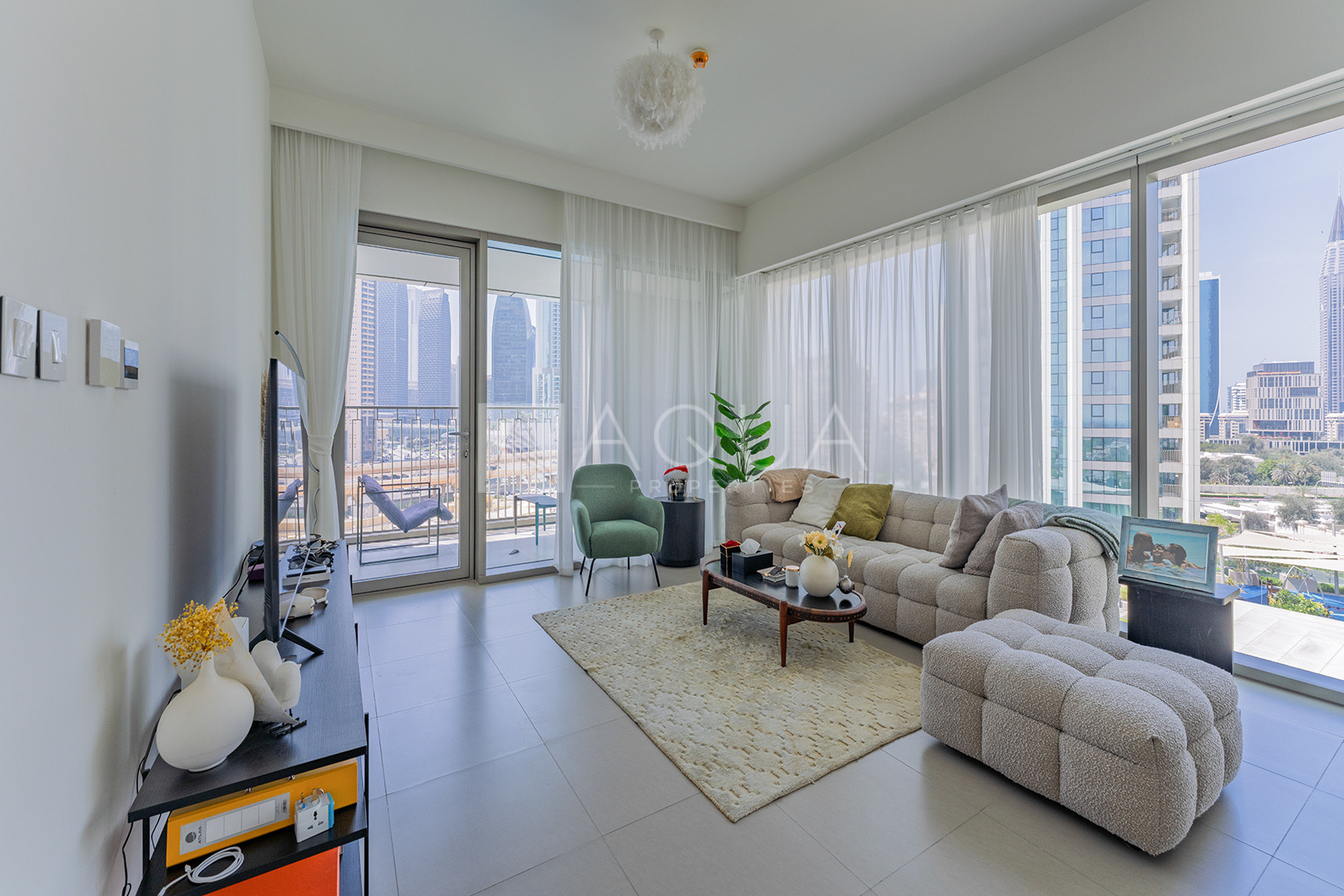 Burj and DIFC Views | Low Floor | 4 Cheques 
