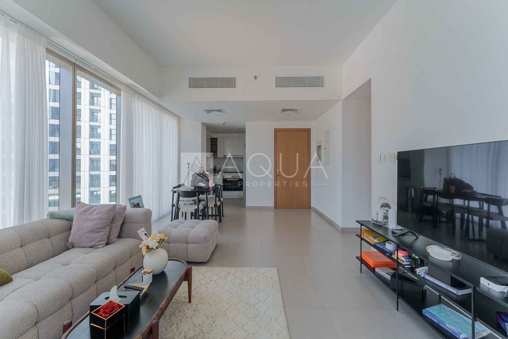 Burj and DIFC Views | Low Floor | 4 Cheques 