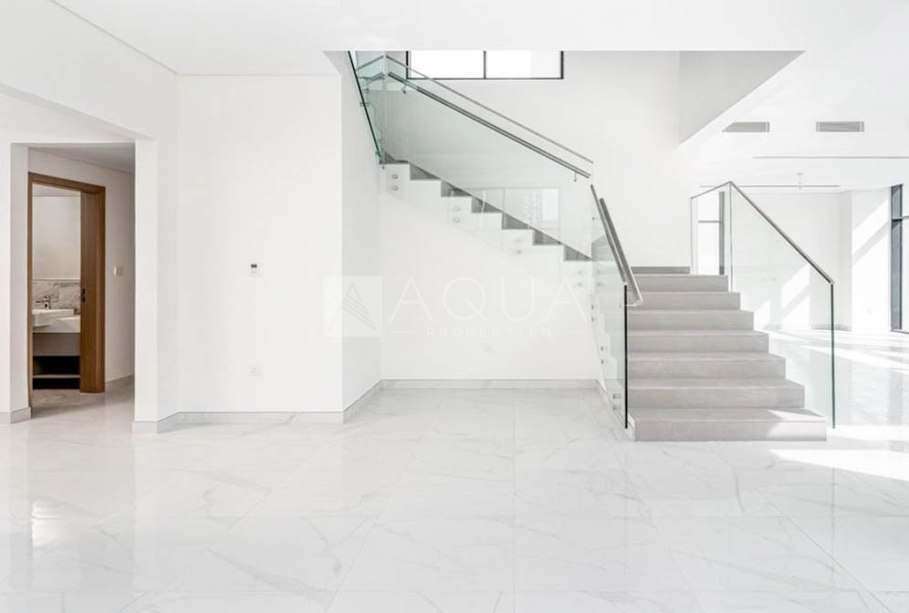 4 Beds Villa l Next To the Park l Vacant