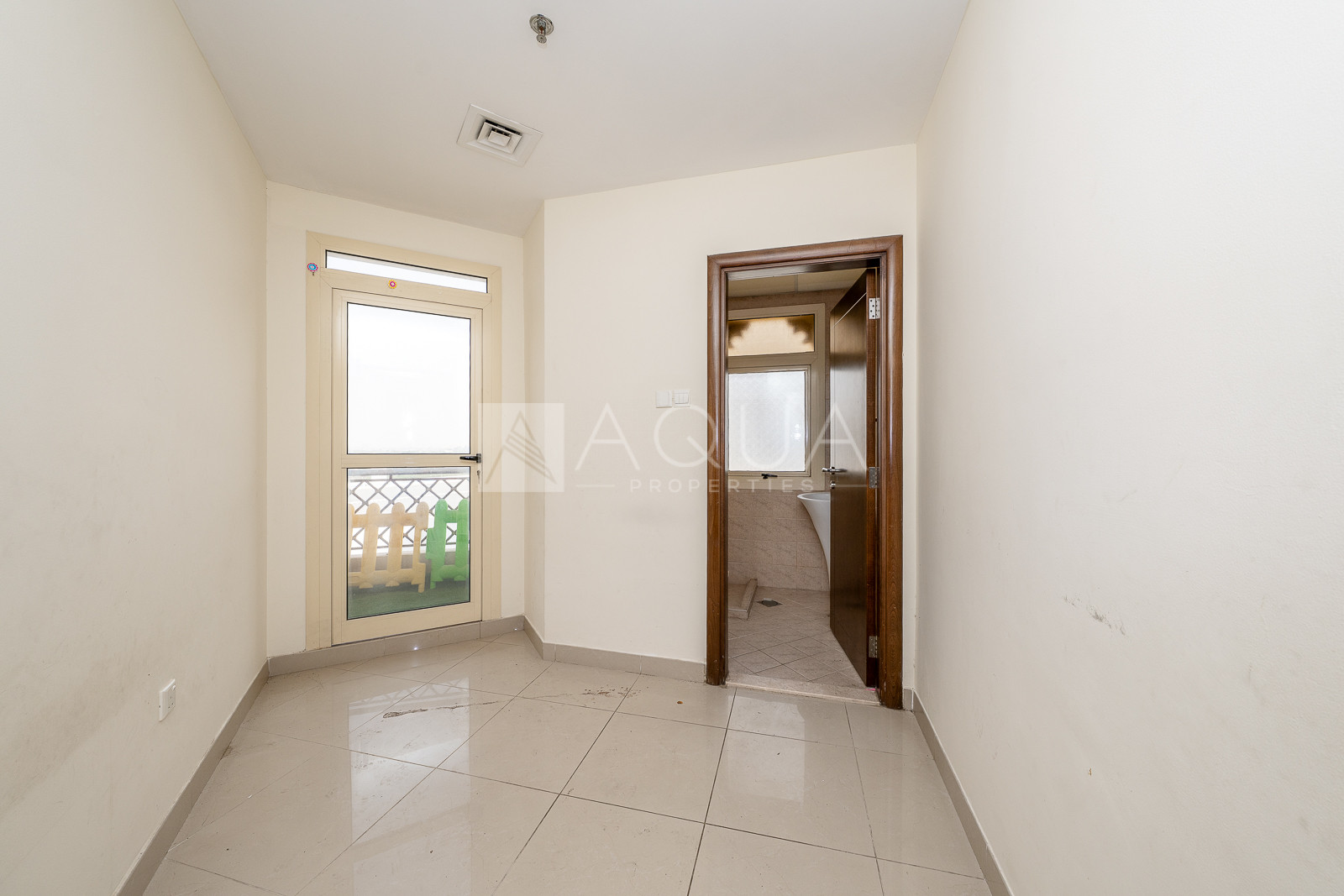 Vacant Spacious 2 Bed + Maid + Laundry l Store 