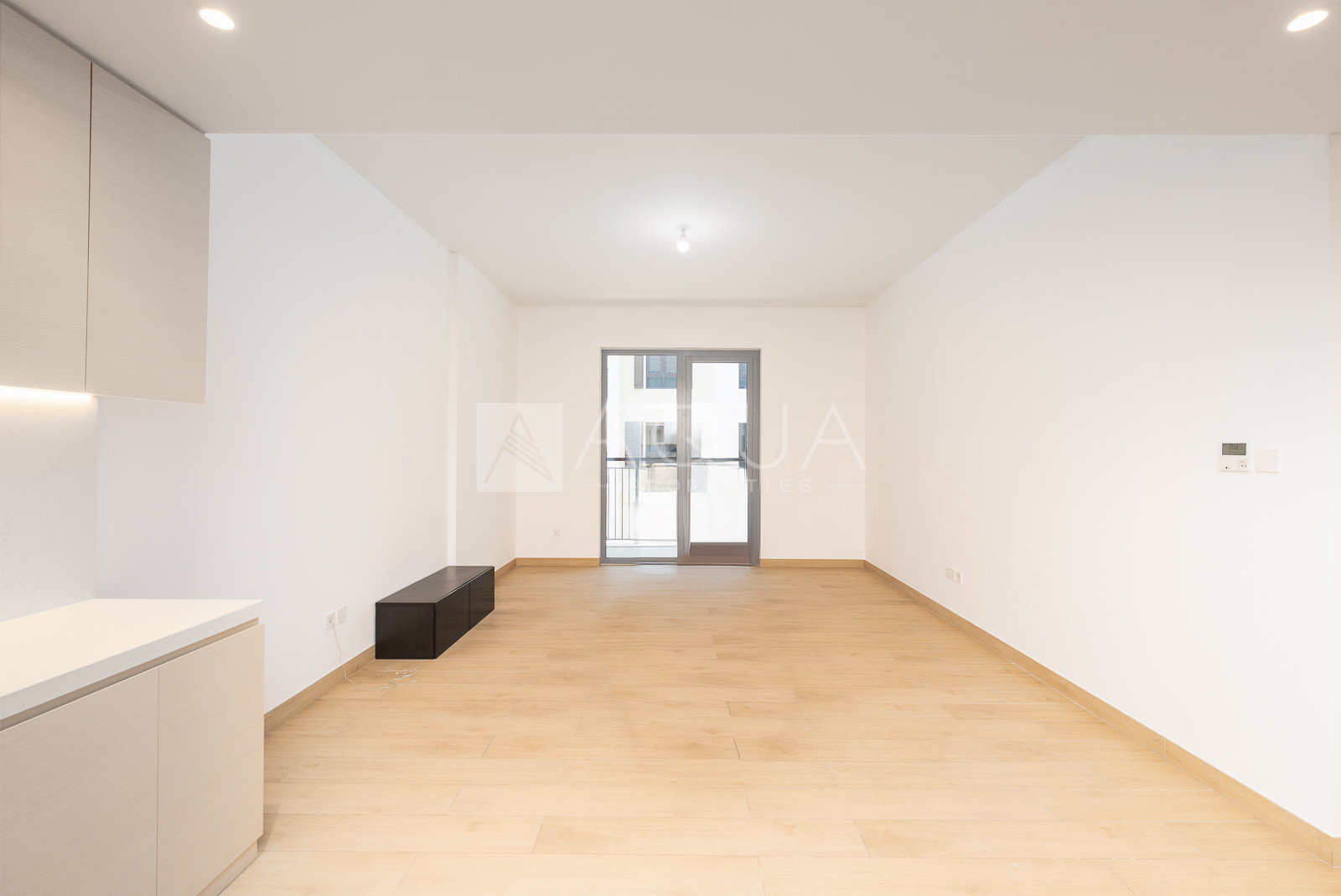 Central | Quiet | Vacant | Negotiable