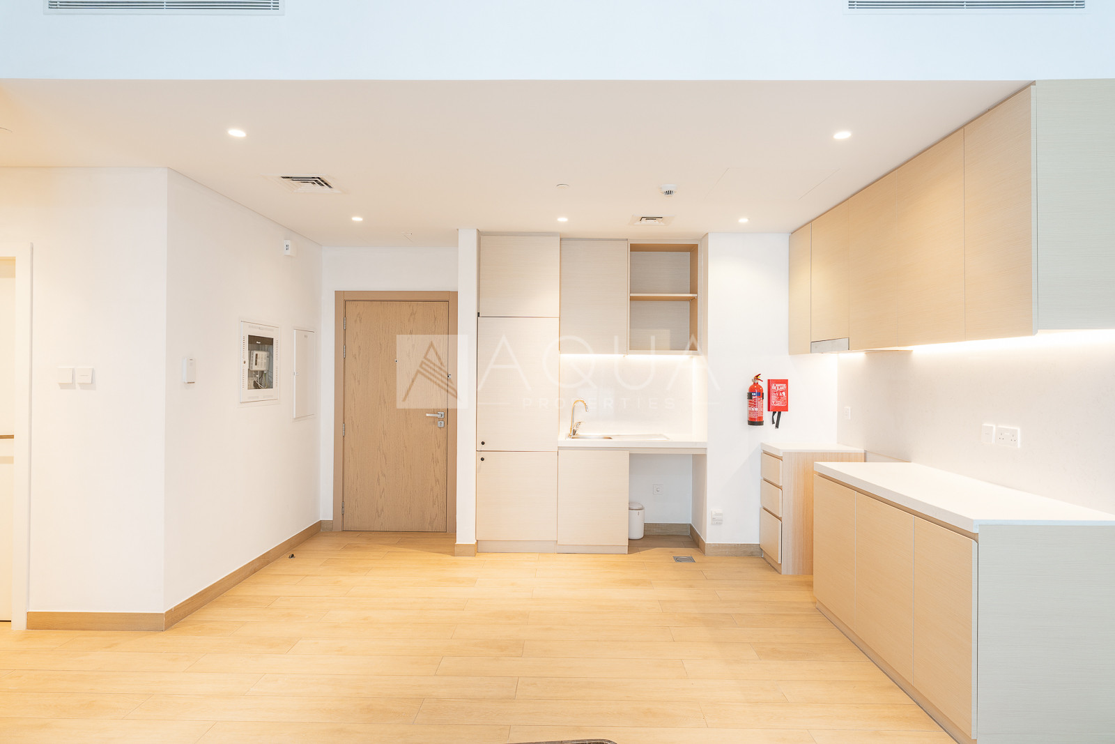 Central | Quiet | Vacant | Negotiable