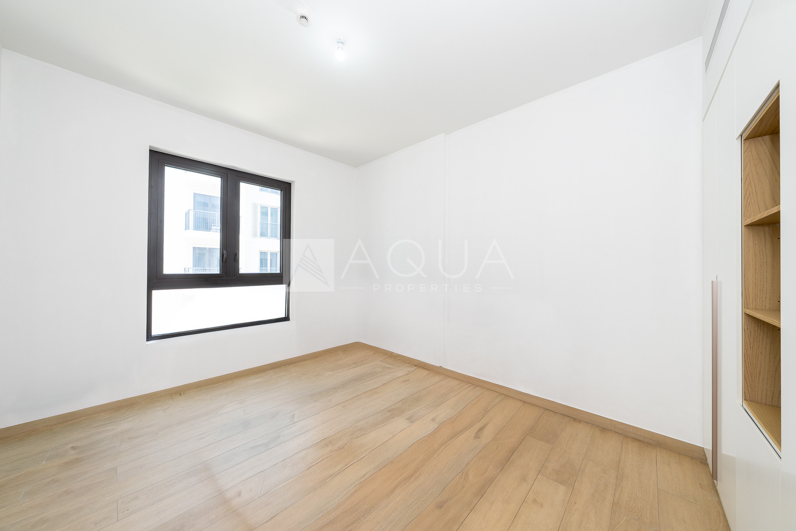 Central | Quiet | Vacant | Negotiable