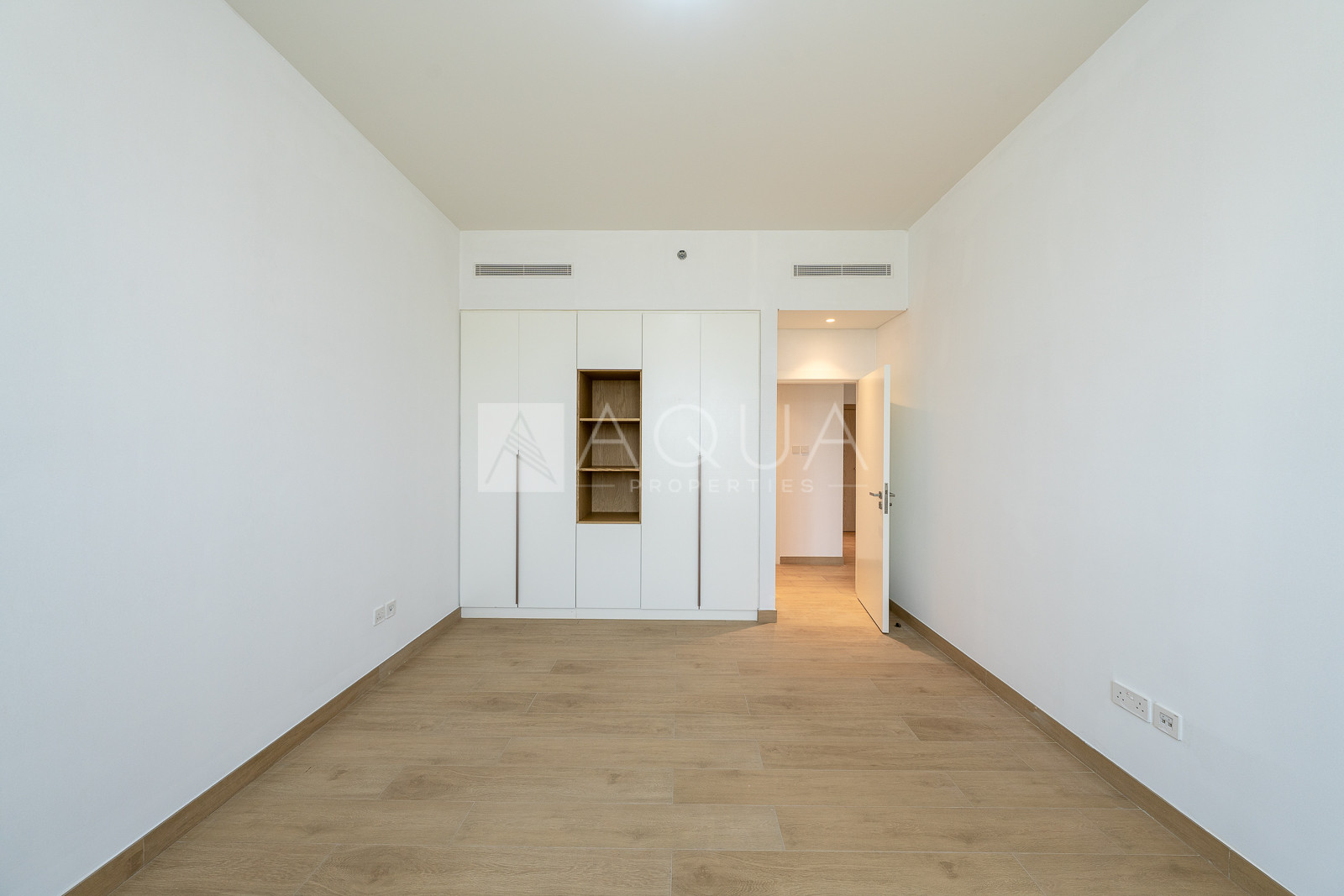 Central | Quiet | Vacant | Negotiable