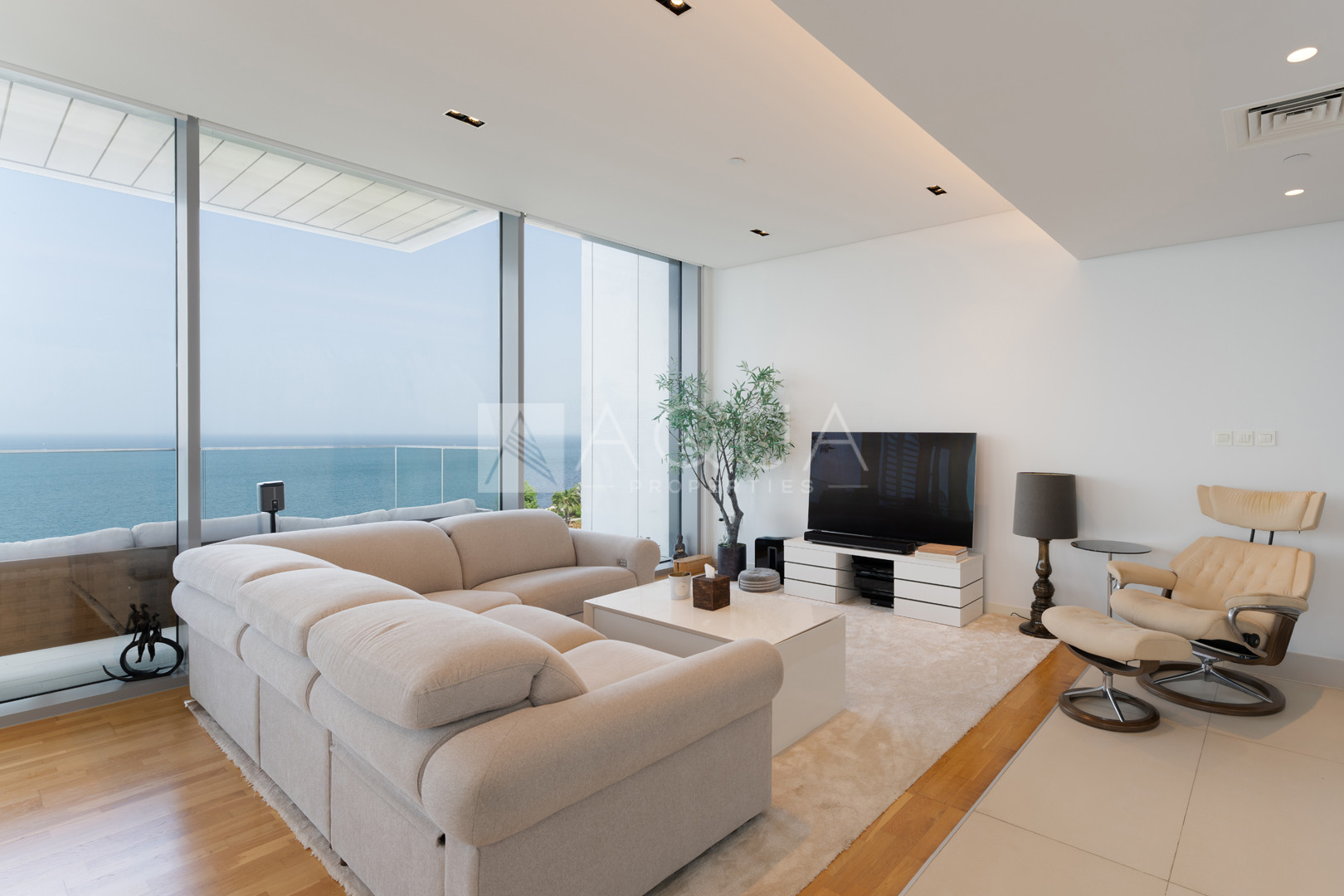 Luxury Bluewaters Apt | Panoramic Sea View