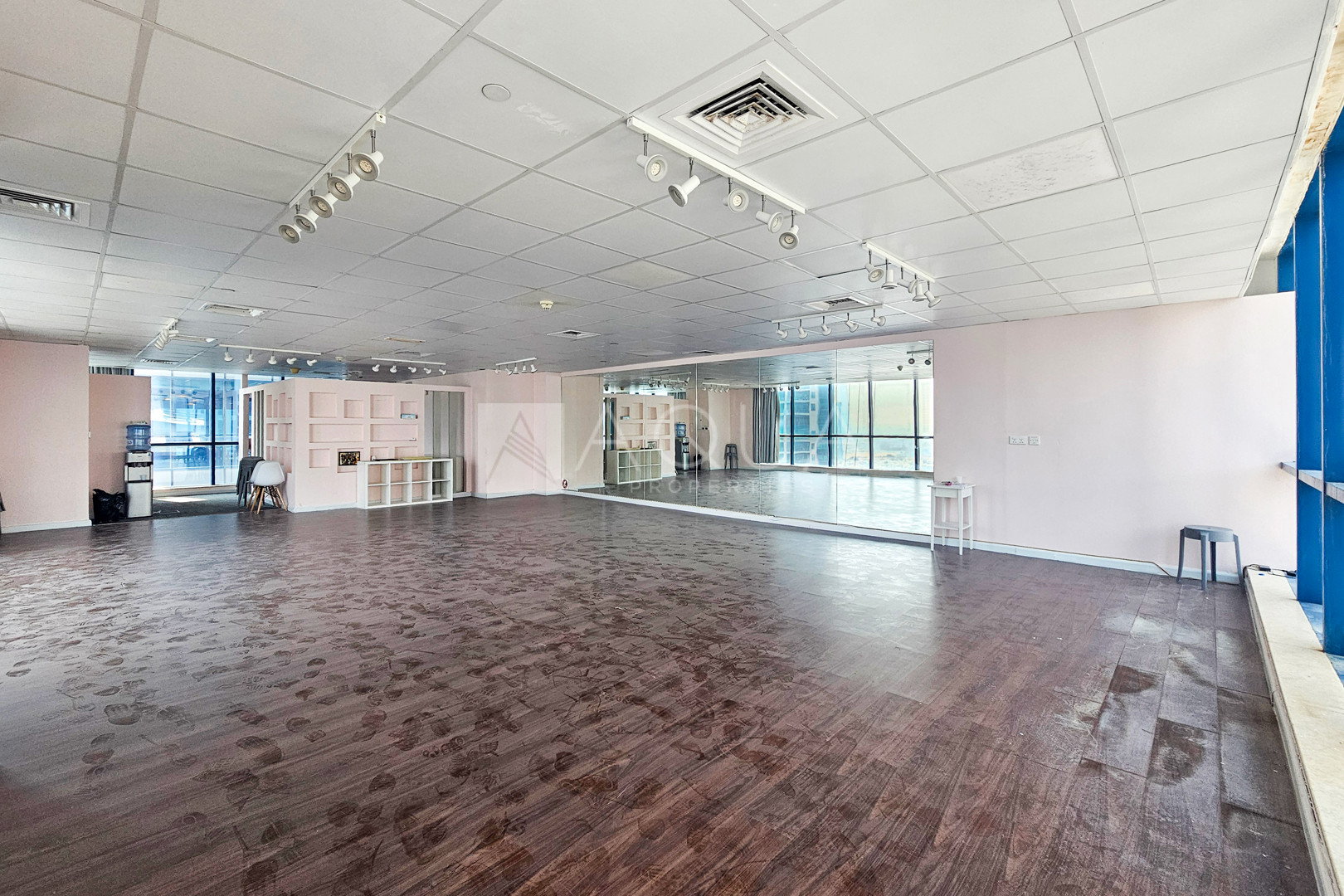 Vacant Now | Fitted | High Floor | Lake View