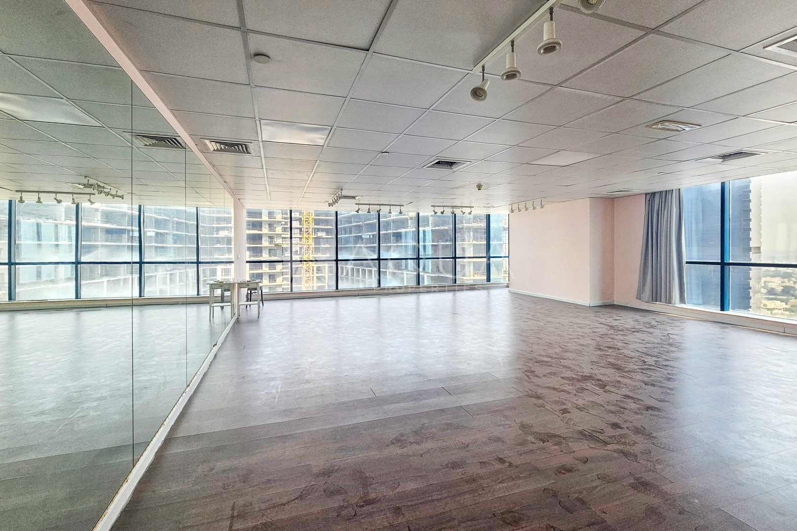 Vacant Now | Fitted | High Floor | Lake View