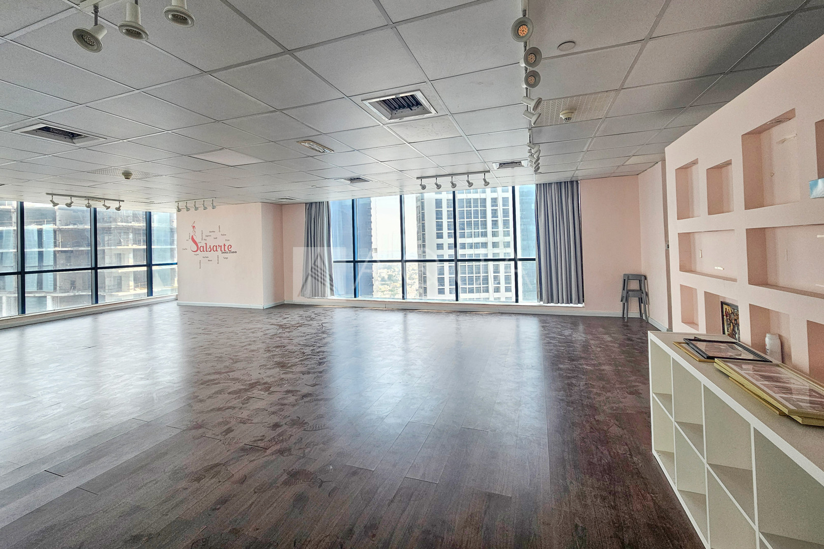 Vacant Now | Fitted | High Floor | Lake View