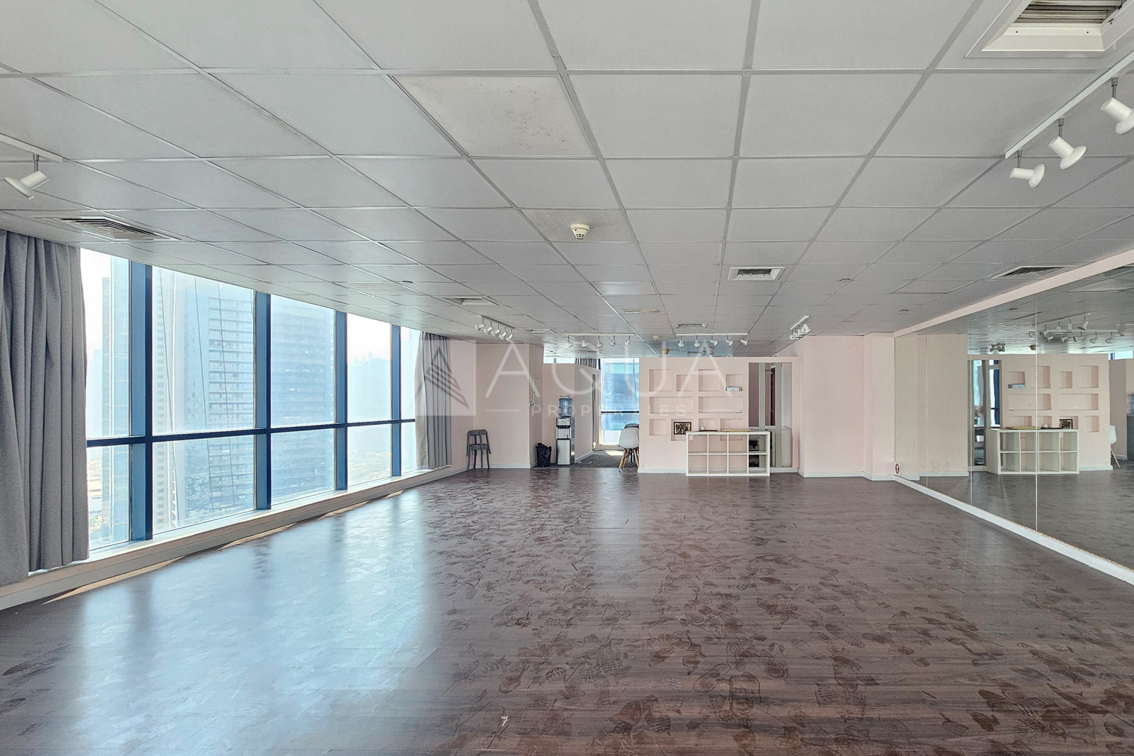 Vacant Now | Fitted | High Floor | Lake View