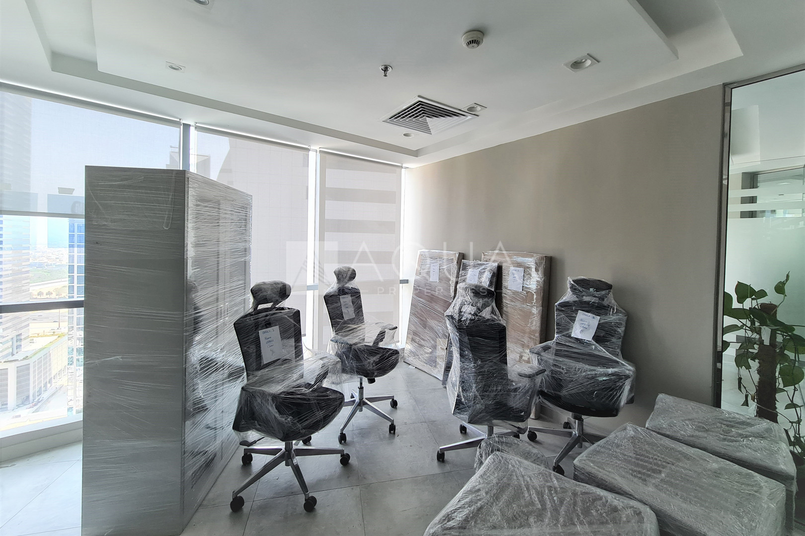 Multiple Partitions | Vacant | Near Metro