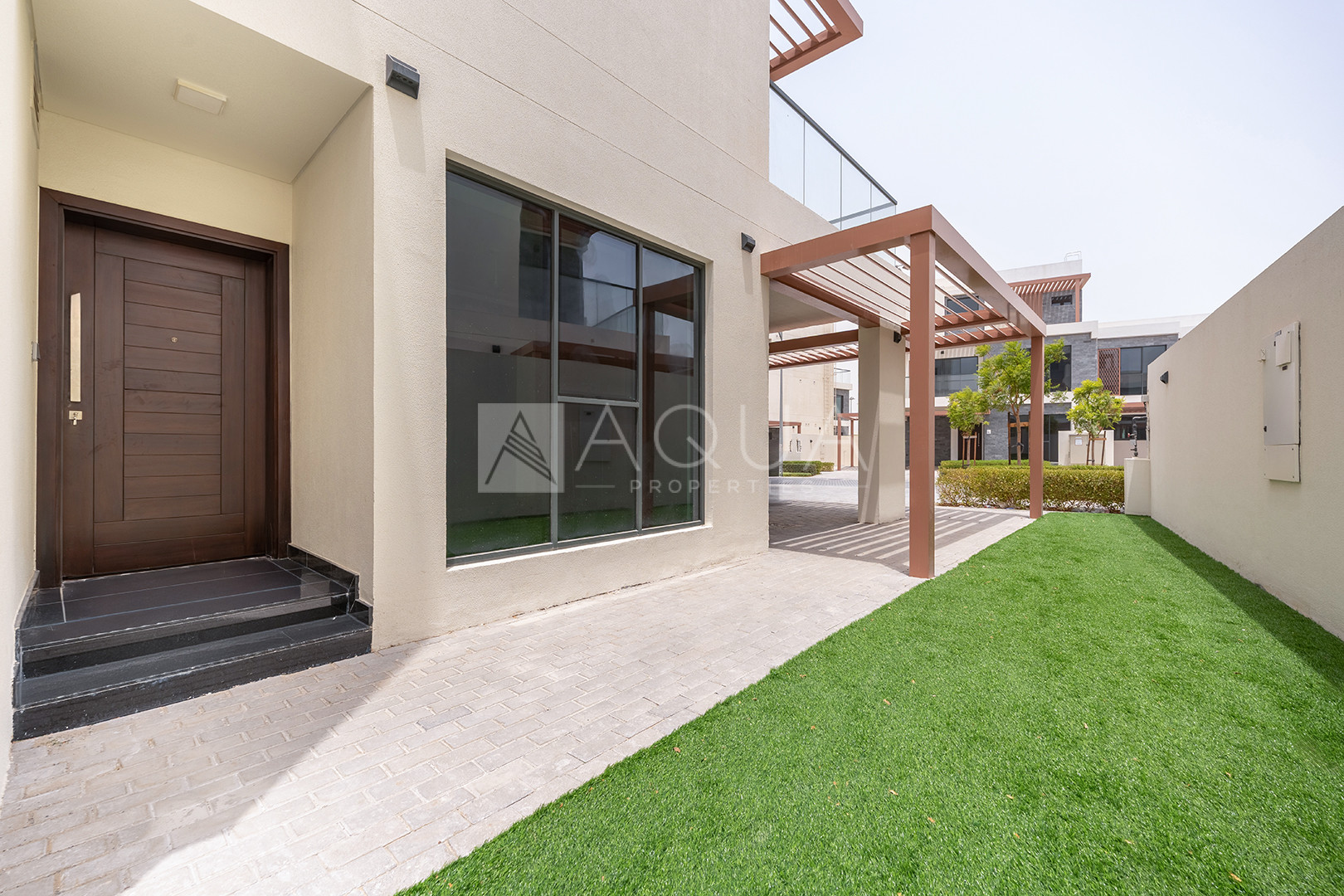 Modern Finish | Vacant | Professionally Landscaped