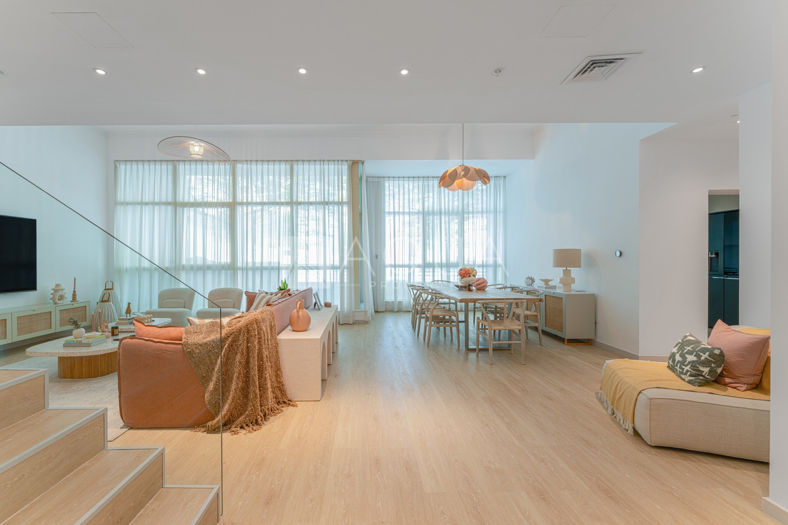 Near Beach l Vacant l Duplex l Upgraded 