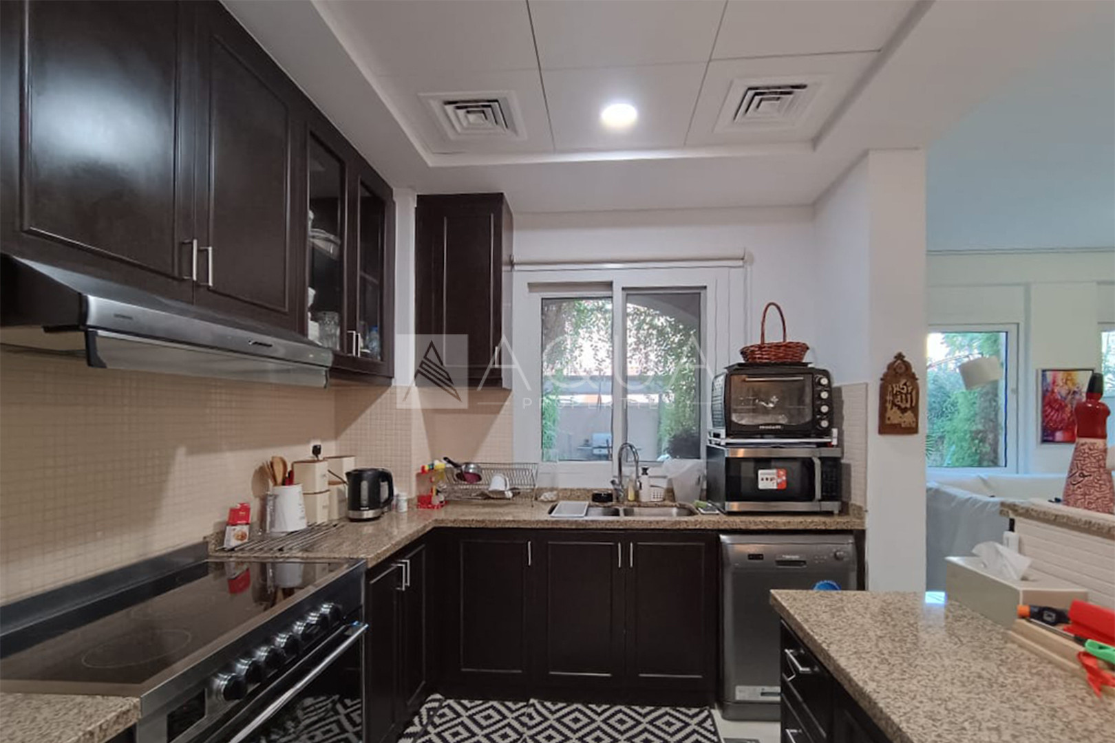 FULLY FURNISHED | 3 BED | NEAR POOL PARK