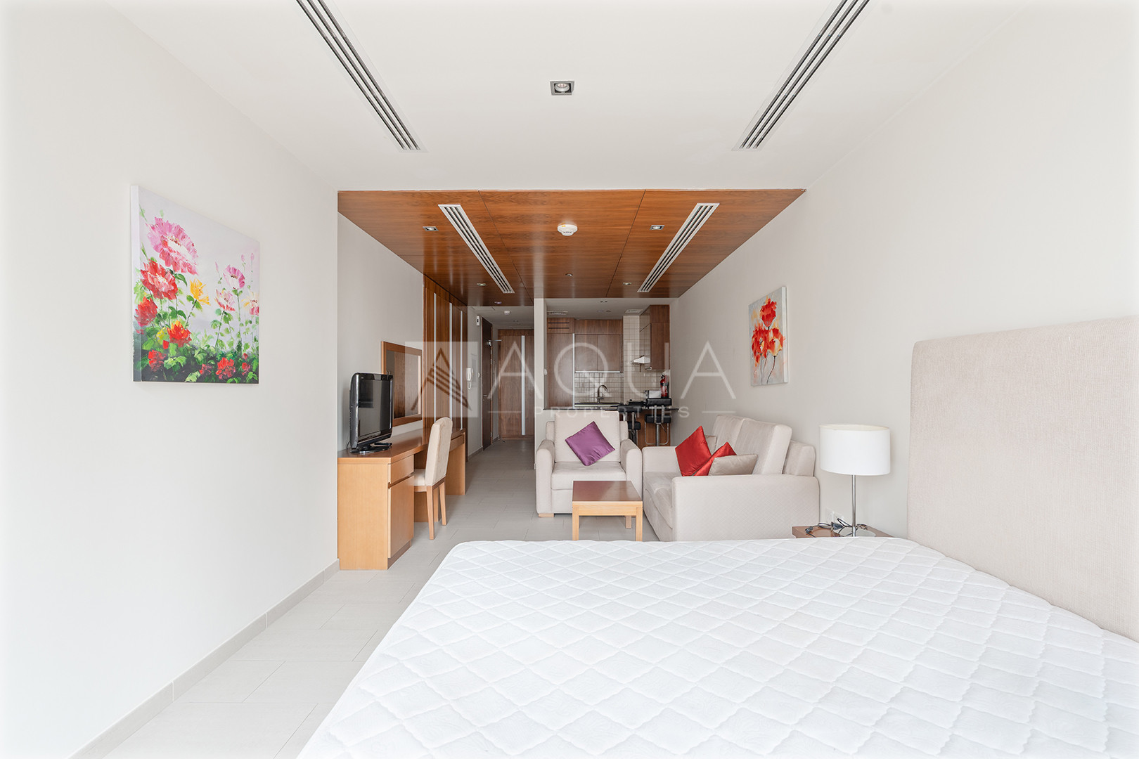 Vacant Spacious Apartment studio Dubai Sports City