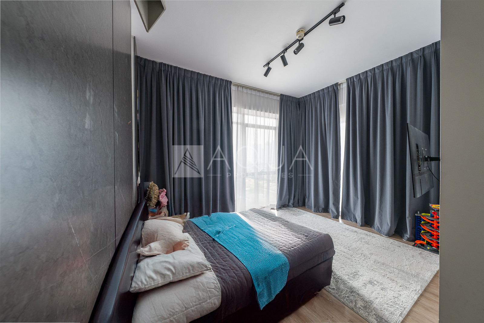 UPGRADED & FURNISHED l BEST UNIT l OWNER OCCUPIED