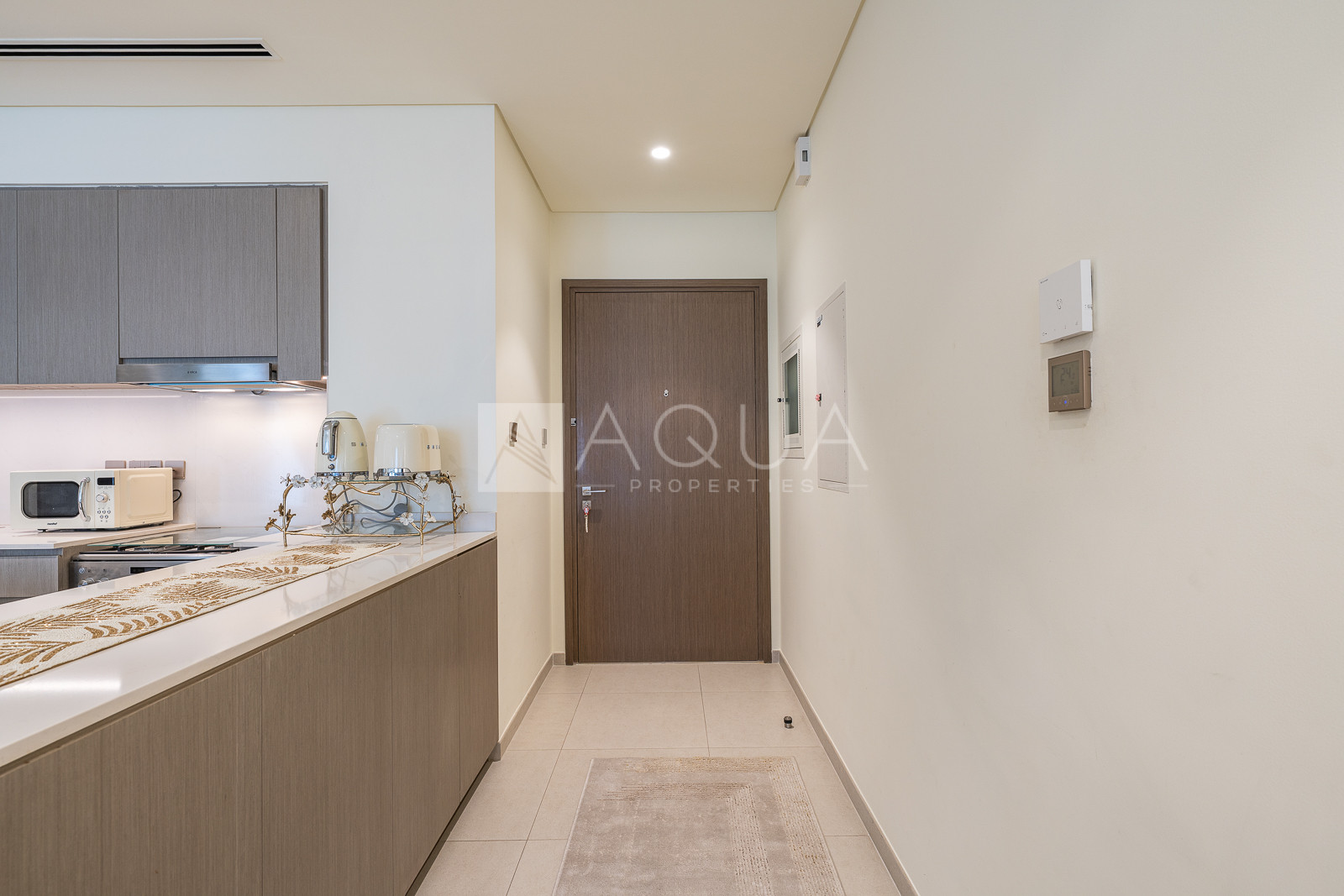 FULLY FURNISHED | UPGRADED | MID FLOOR       