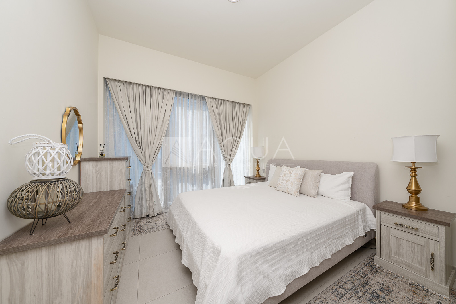 FULLY FURNISHED | UPGRADED | MID FLOOR       