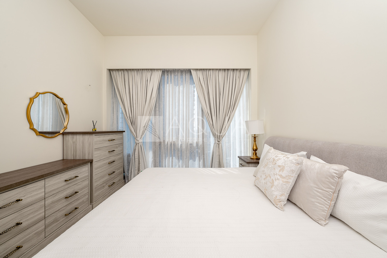 FULLY FURNISHED | UPGRADED | MID FLOOR       