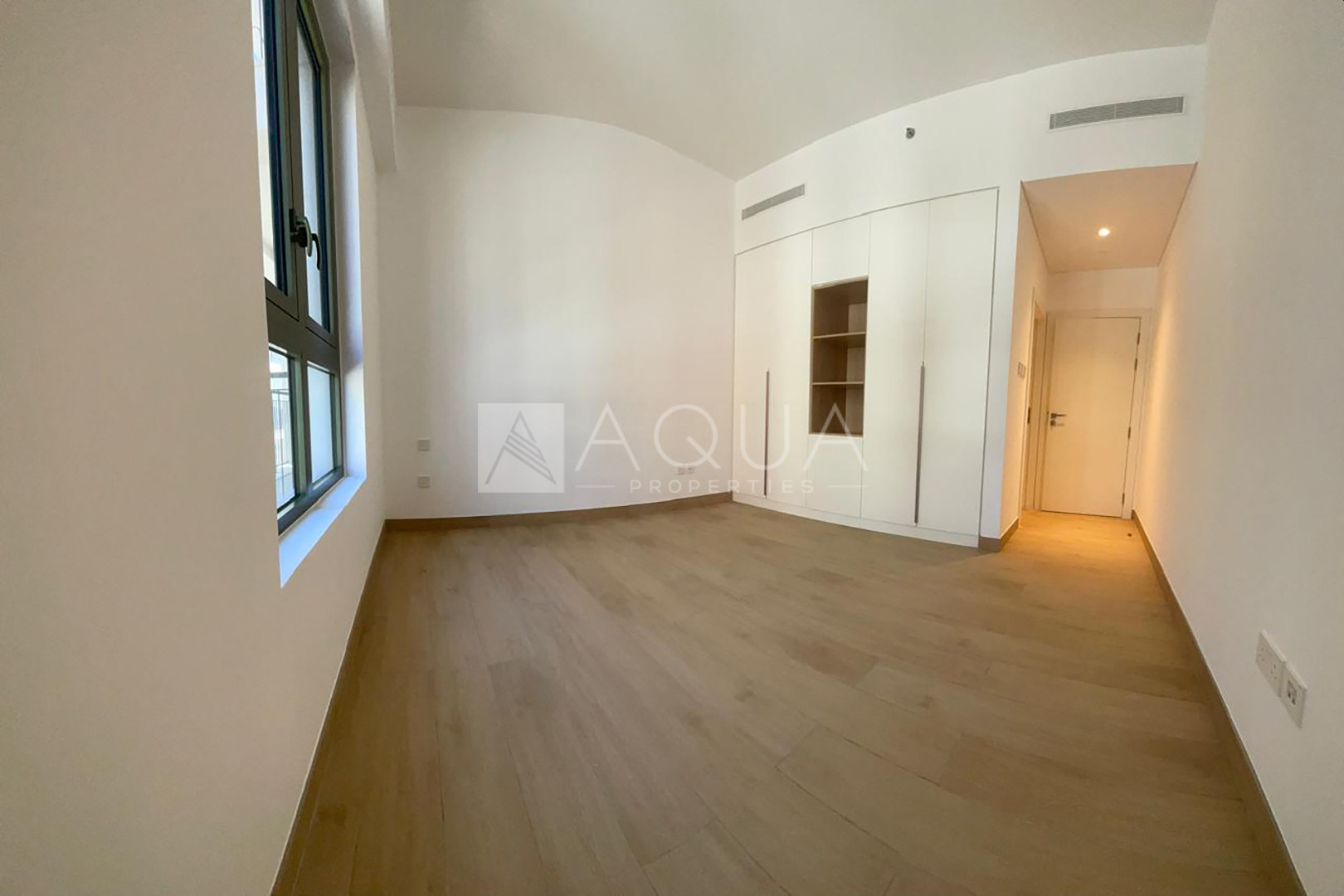 UNFURNISHED | PRIVATE BEACH | PRIME LOCATION